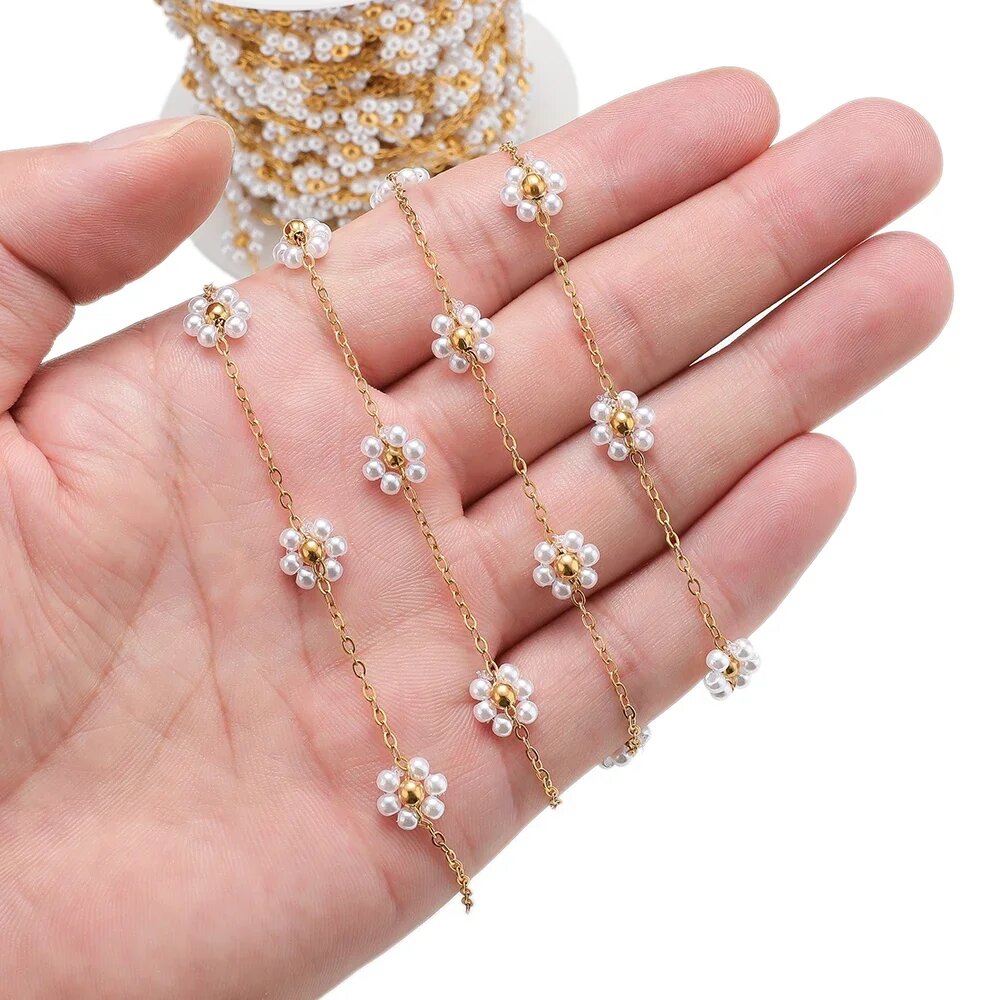 Цепочка с цветком ромашки, pearl white