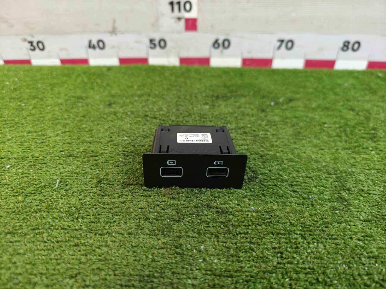 Разъём USB Renault Duster 1.4 H5H 2021 (б/у)