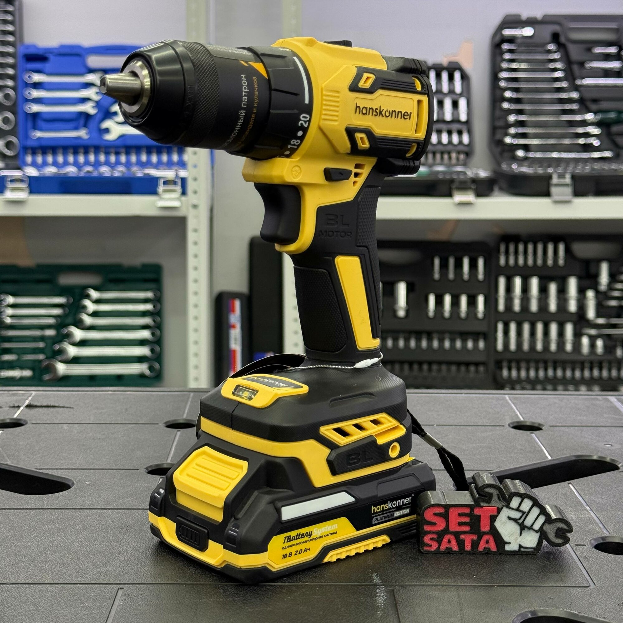 Дрель-шуруповерт Hanskonner HCD2065BLC, 18В, в кейсе, с лампой точечной подсветки