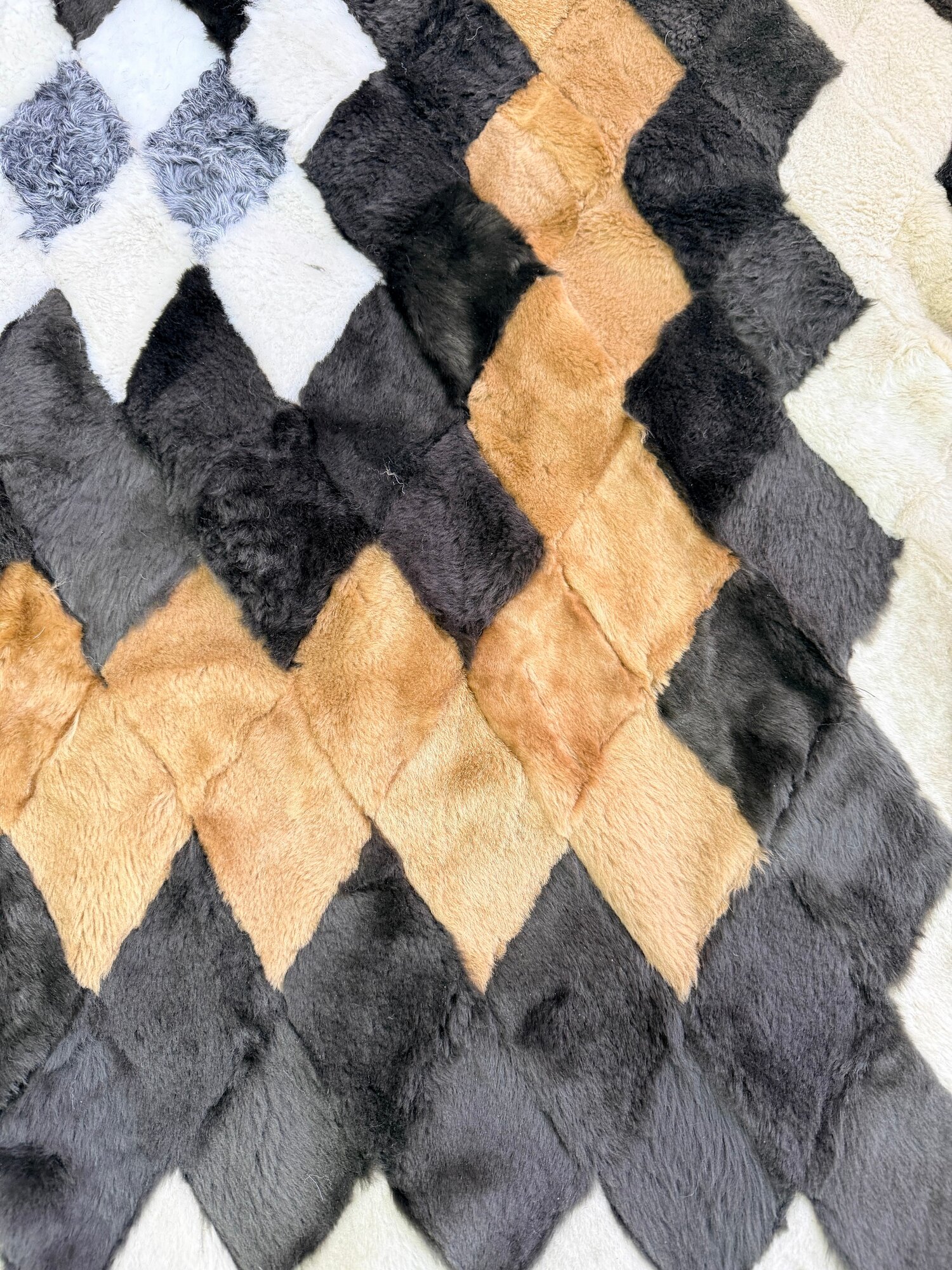 Покрывало меховое ковер из шкуры овчины — фото 1