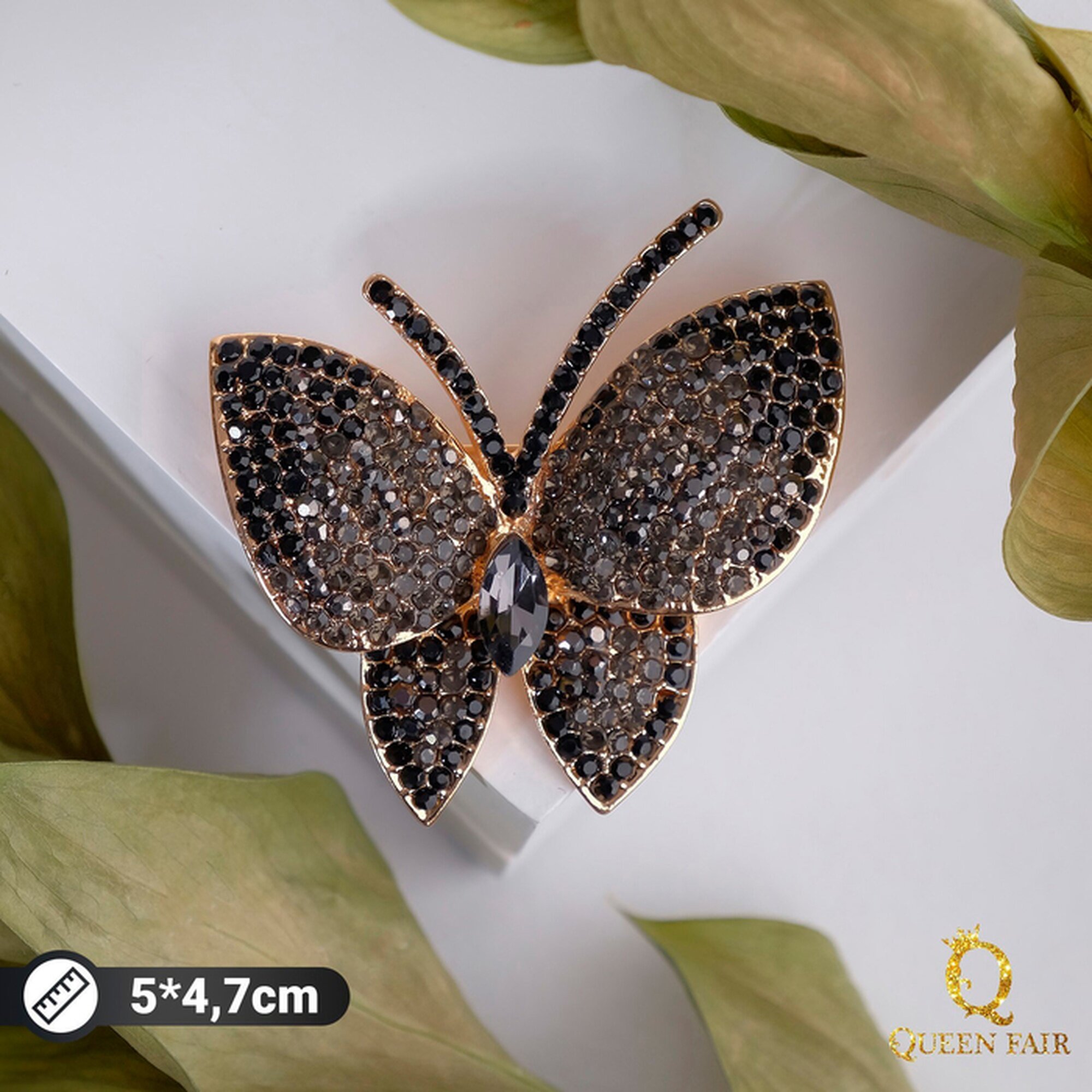 Брошь Queen Fair  стразы  стекло  1 шт   серый  золотой
