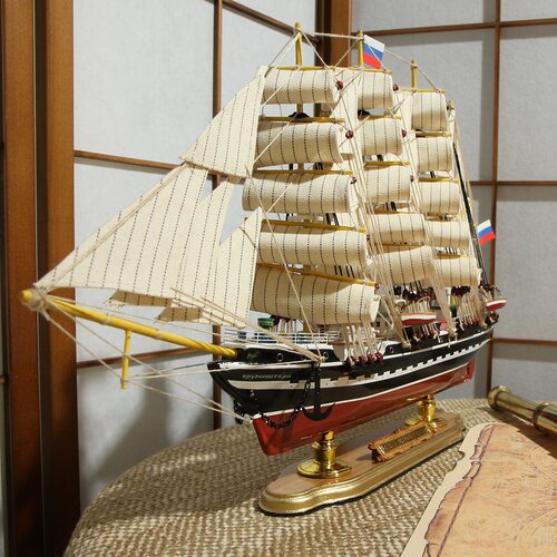Модель корабля парусника 