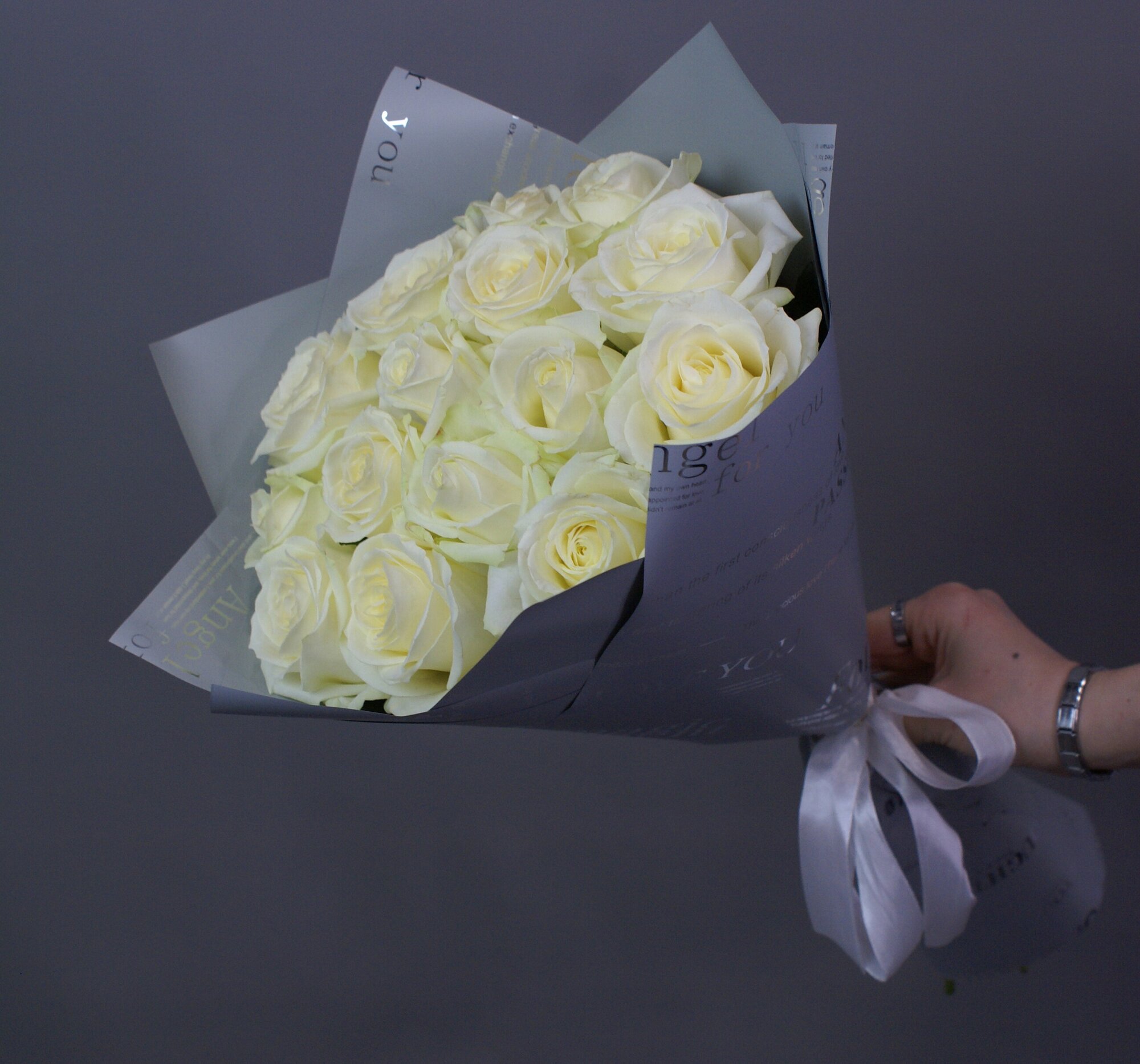 Розы белые 13 штук букет "Белизна" 50 см Россия(большой бутон)
