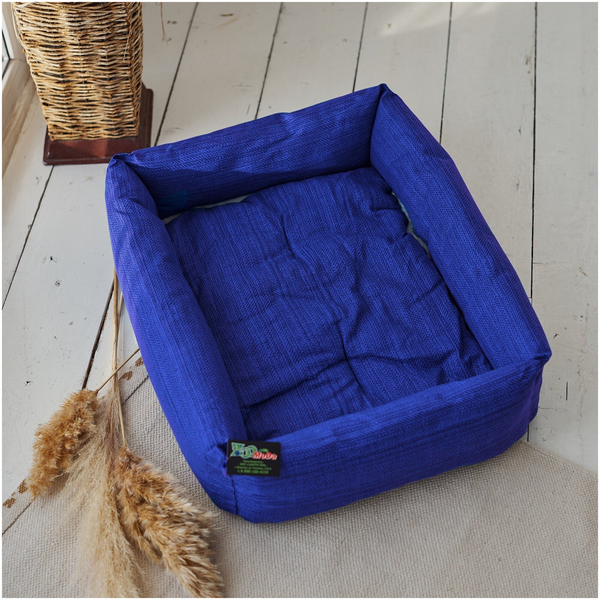 Лежанка для кошек и собак мелких и средних пород , синяя , со съемной подушкой , ZooMoDa . - фотография № 1