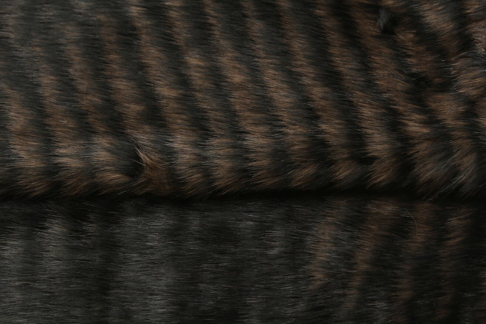 Ткань Мех искусственный разноуровневый в коричневом бежевом и чёрном цвете- имитация норки сшитой из кусочков в виде полосок ш140см 05 м