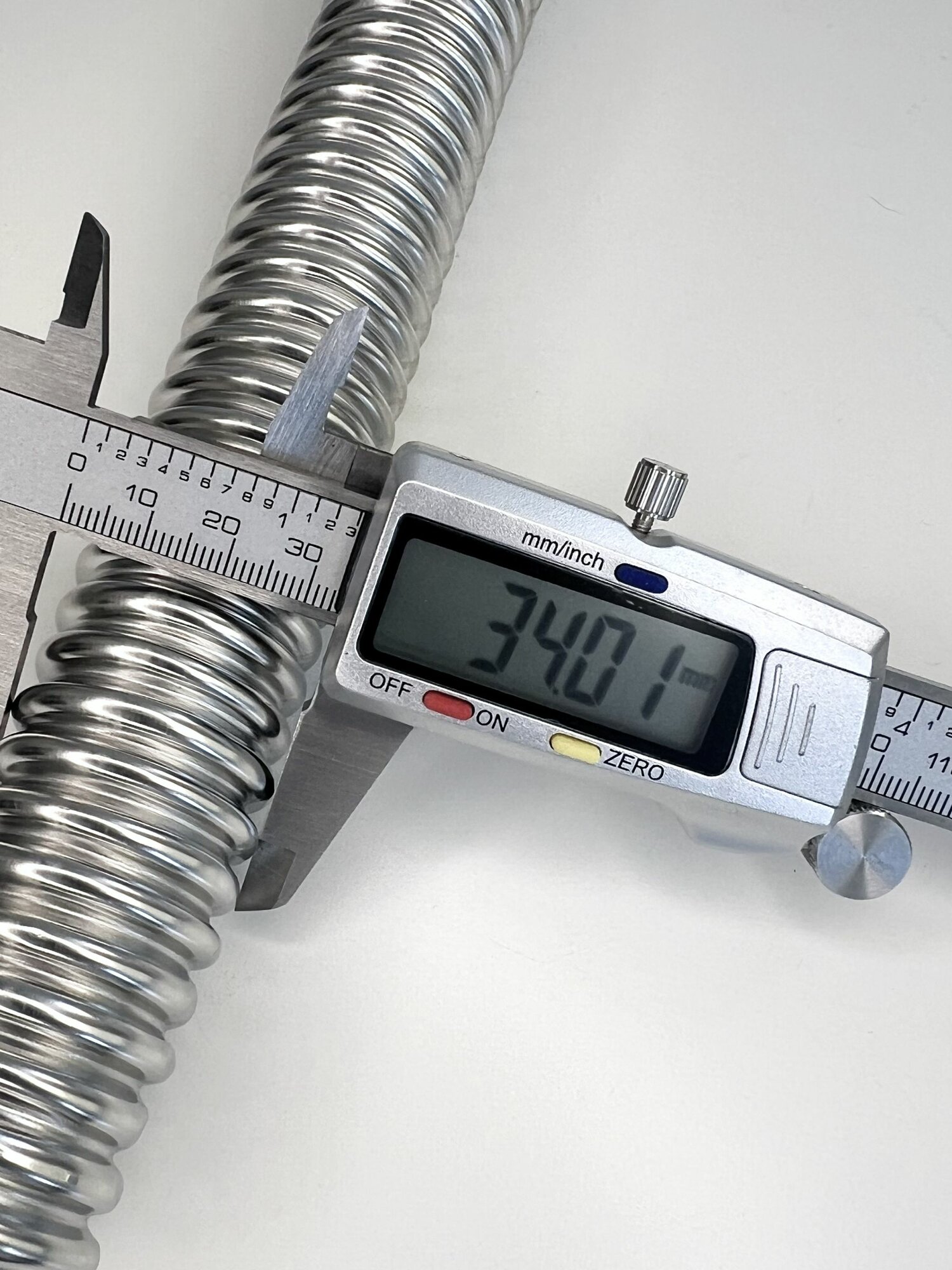 Изображение 1,5 м, гайка 1 1/4" Труба для отвода выхлопных газов генератора из нержавеющей стали