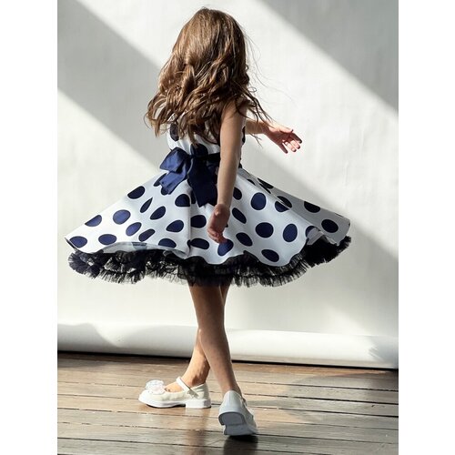 фото Платье для девочки нарядное бушон st20, стиляги цвет белый, синий пояс, принт горох синий, размер 140
