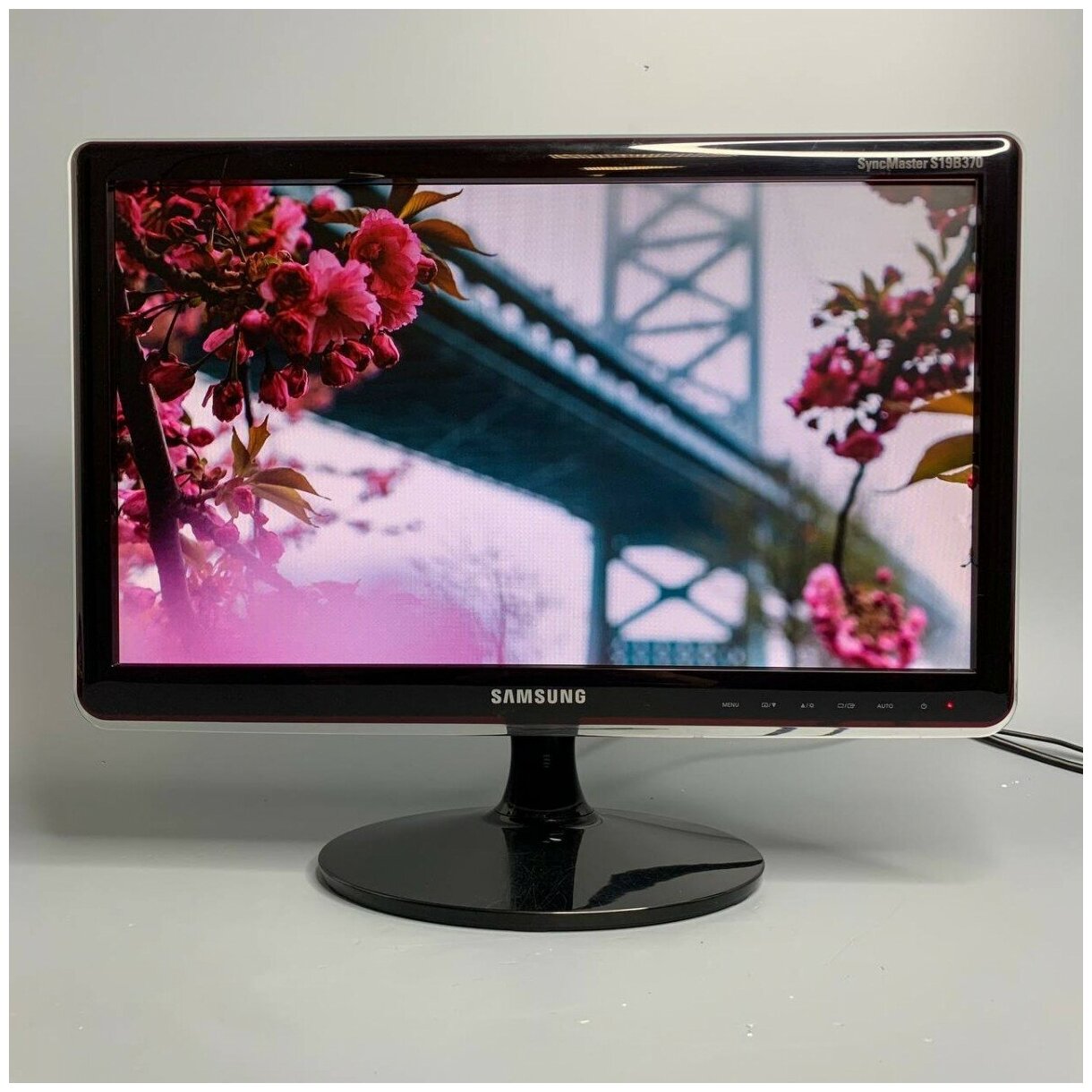 18.5' Монитор Samsung S19B370N, 1366x768, TN чёрный