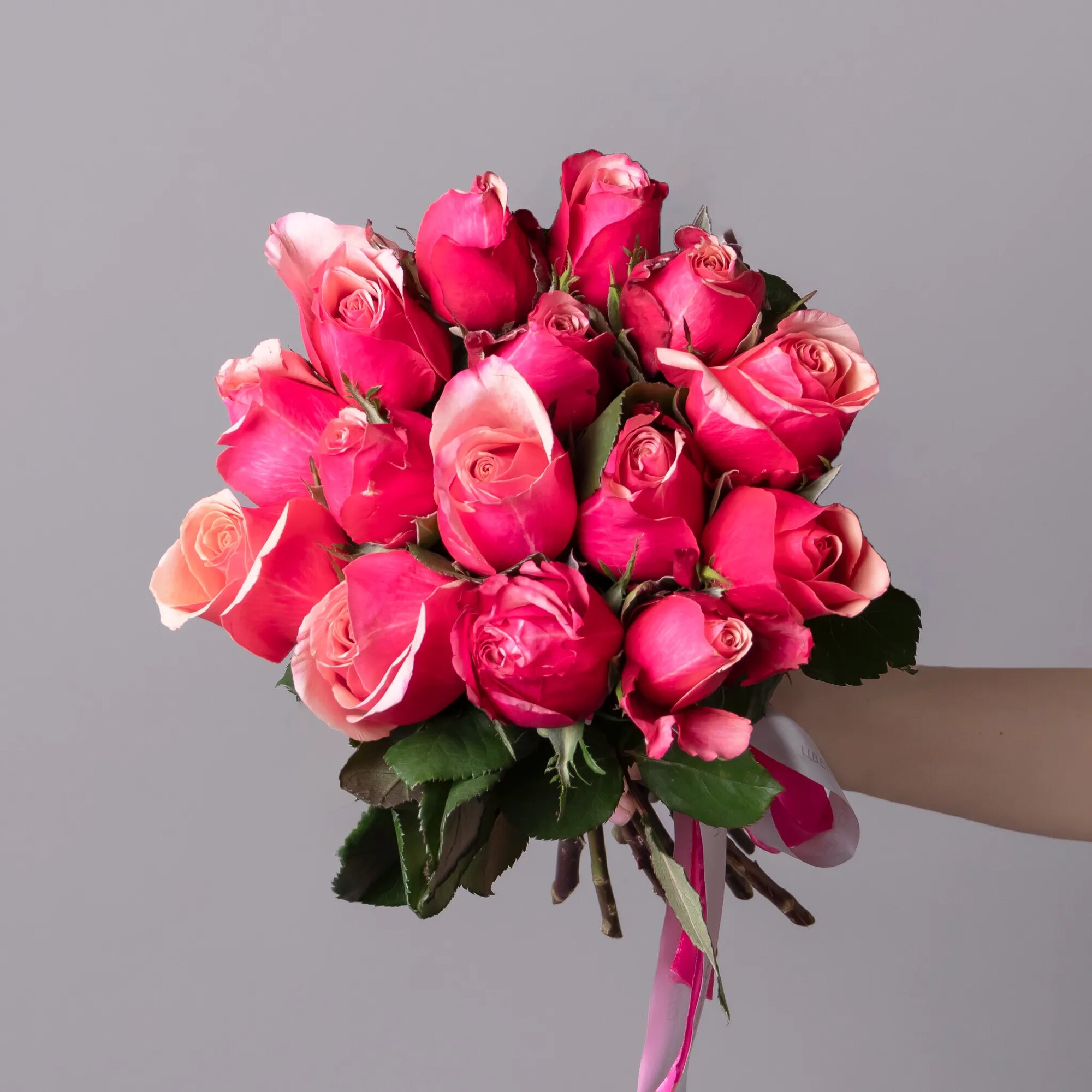 Букет из темно-розовых роз 15 шт Высота 40 см Премиум от "Простоцветы"