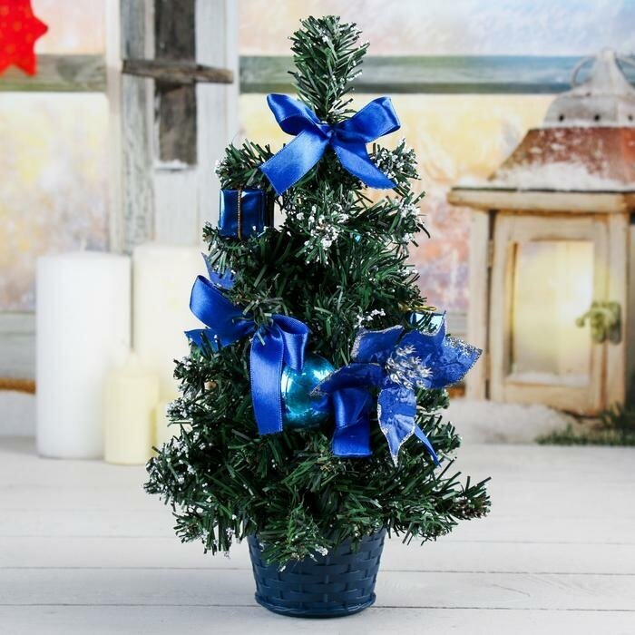 Декоративная елка заснеженная Зимнее волшебство 30 см, синяя, пуансеттия в снегу (819253)