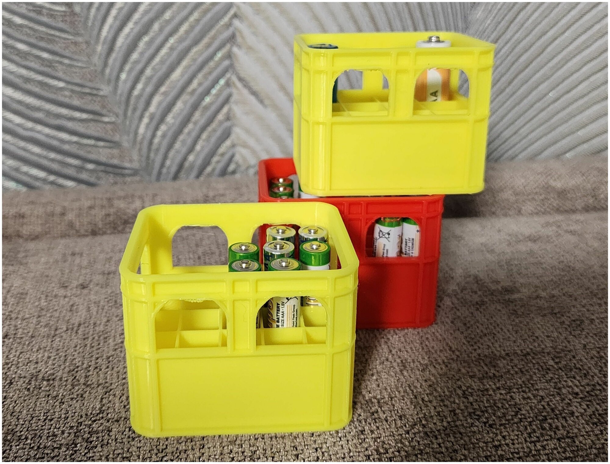 Органайзер / бокс / контейнер для хранения мизинчиковых батареек ААА, цвет желтый - фотография № 5