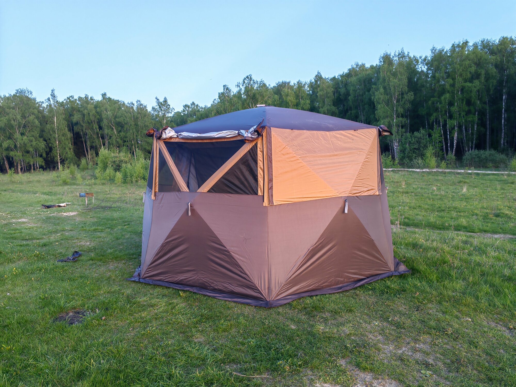 Комфортный шатер-беседка 360*300*215 см шестиугольный для отдыха в походе, в кемпинге, на природе или даче
