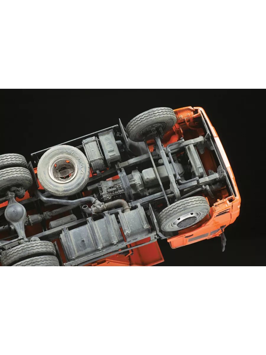 ZVEZDA Самосвал KAMAZ-65115 426 деталей, масштаб 1:35, сборная модель — фото 1