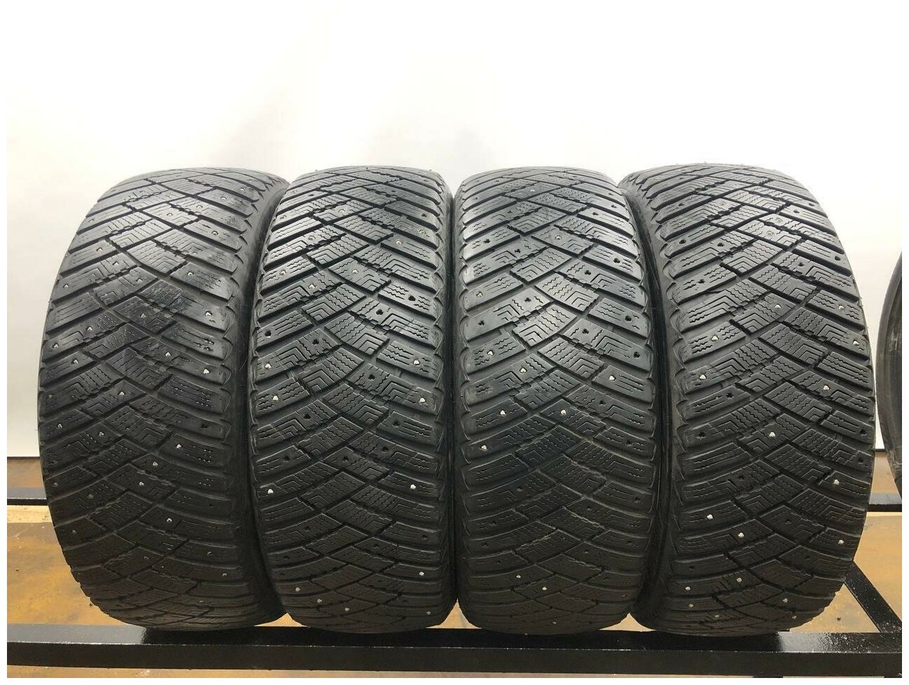 Goodyear UltraGrip Ice Arctic 215/55 R17 БУ Шины Зимние