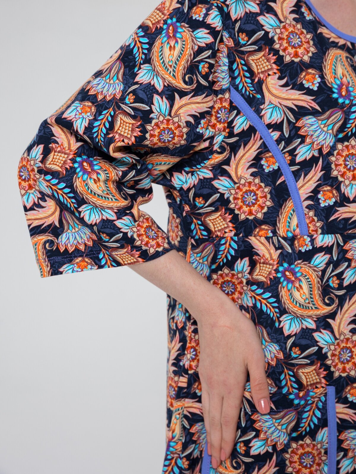 Халат домашний женский Алтекс на пуговицах с карманами темно-синий, размер 52 - фотография № 5