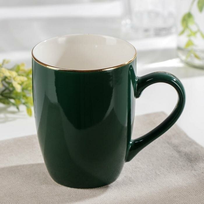 фото Кружка фарфоровая Доляна «Изумруд. Линия», 350 мл, цвет зелёный