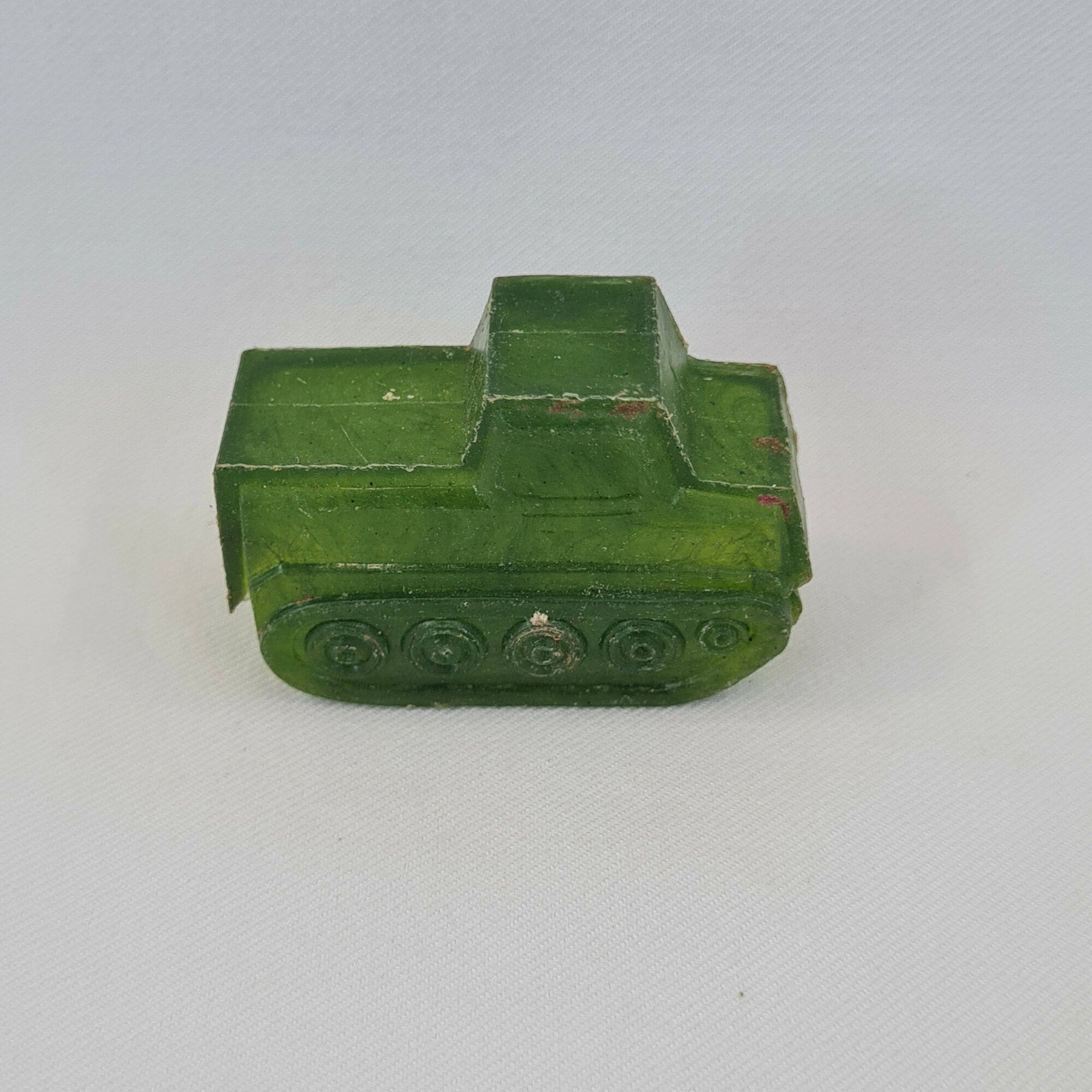 Танк игрушечный винтажный, СССР. Игрушка на колесах зеленого цвета с башней