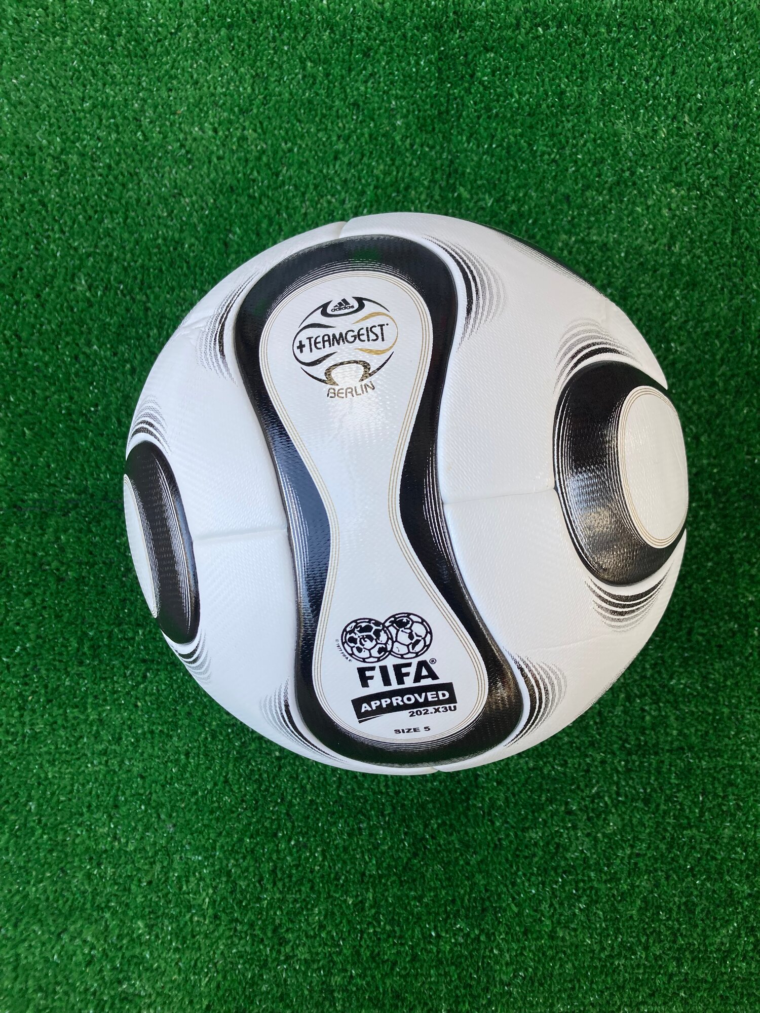 Футбольный мяч Adidas TEAMGIEST Berlin World Cup 2006 Ball, размер 5
