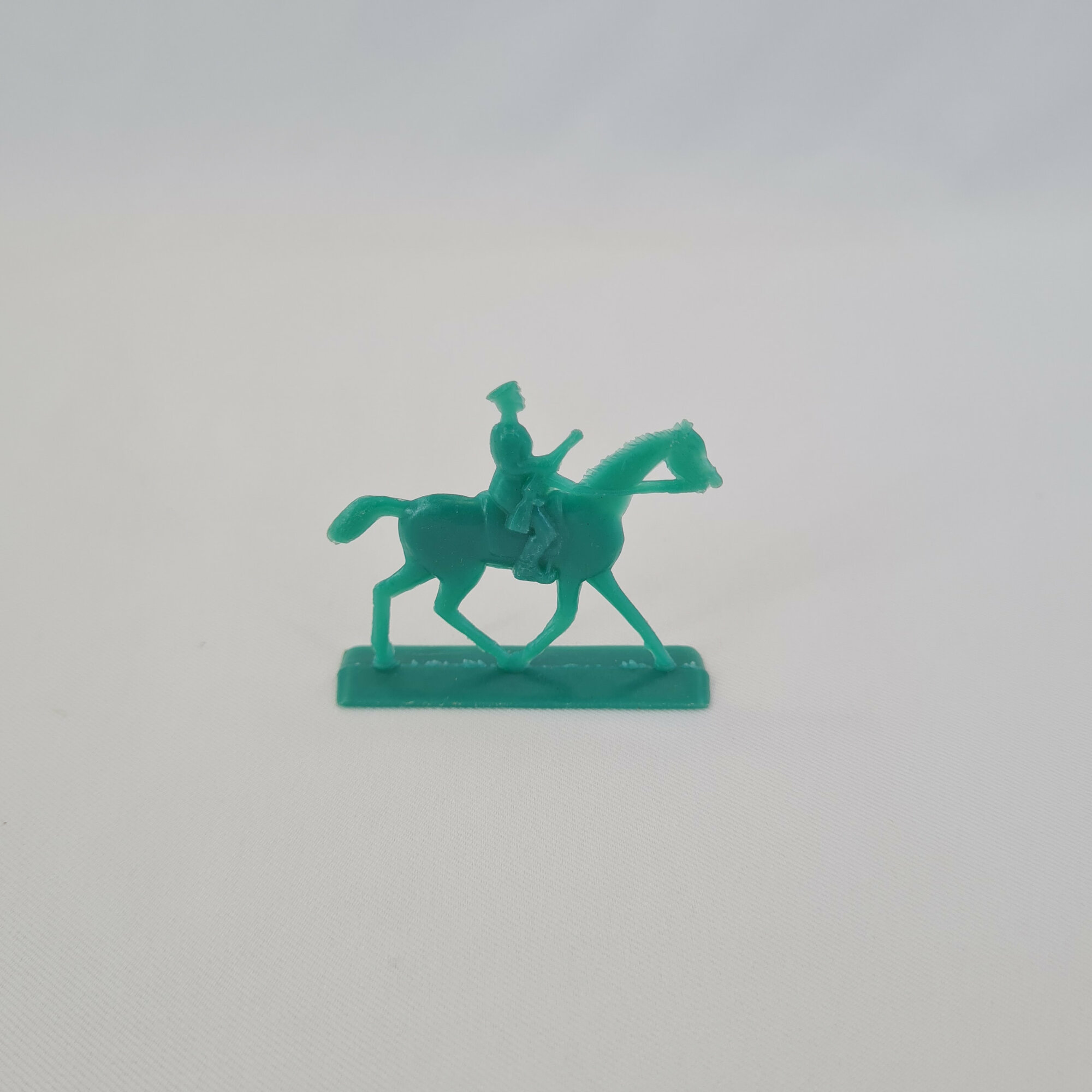 Фигурка всадника, винтажная игрушка СССР. Пластмассовый кавалерист на лошади для игры