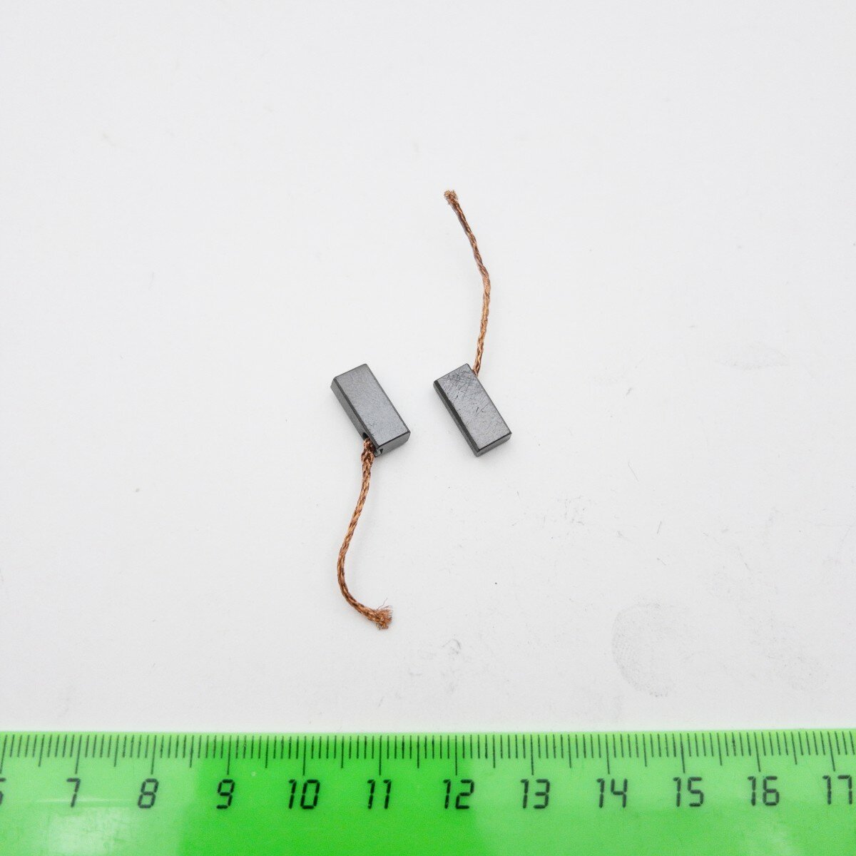 Щетки графитовые к двигателю Airtronic D3LC, Webasto АТ3500 (пара)