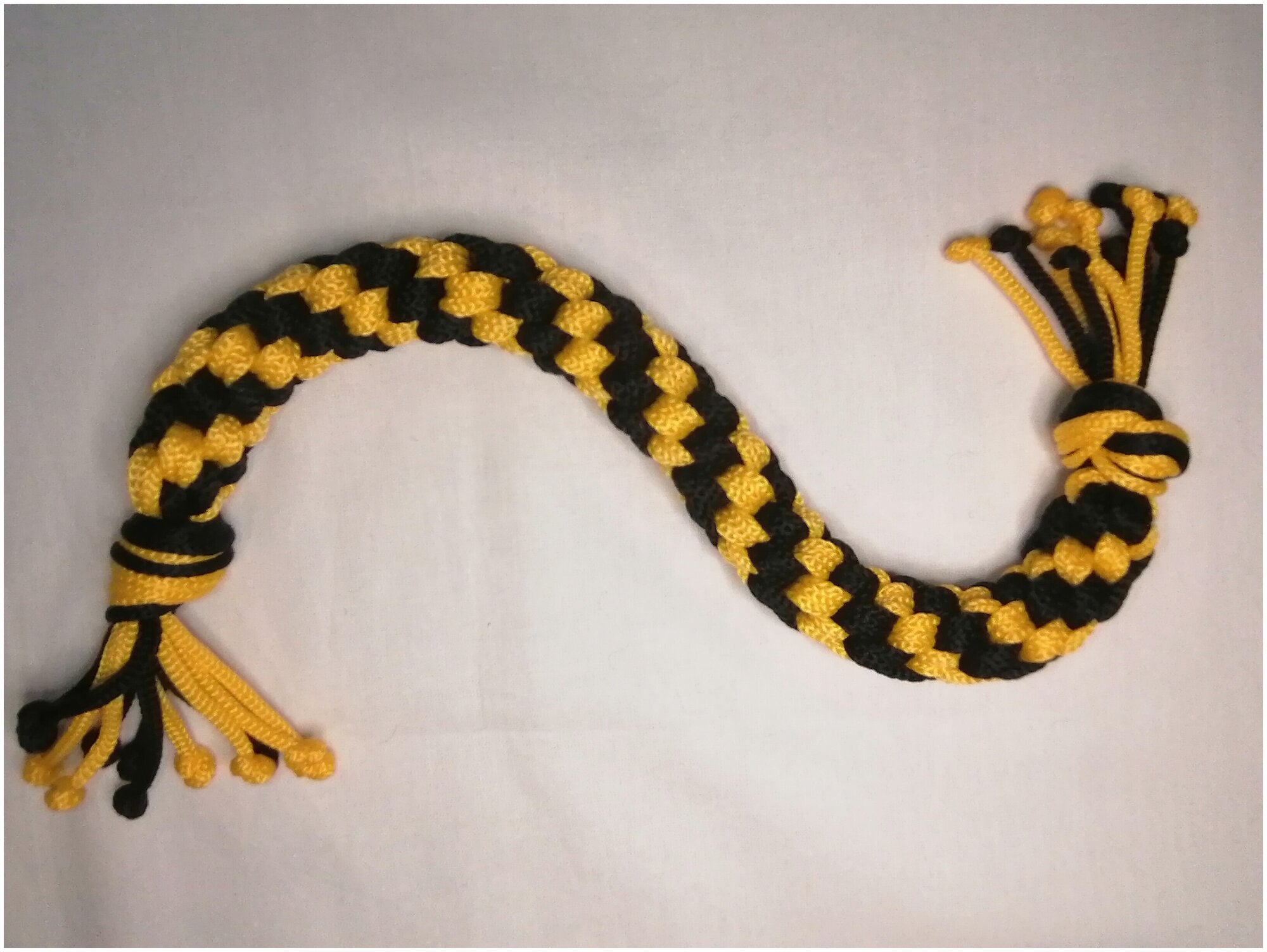 Игрушка для средних и крупных пород собак "Канатик-Кусатик" 30 см, черно-желтый