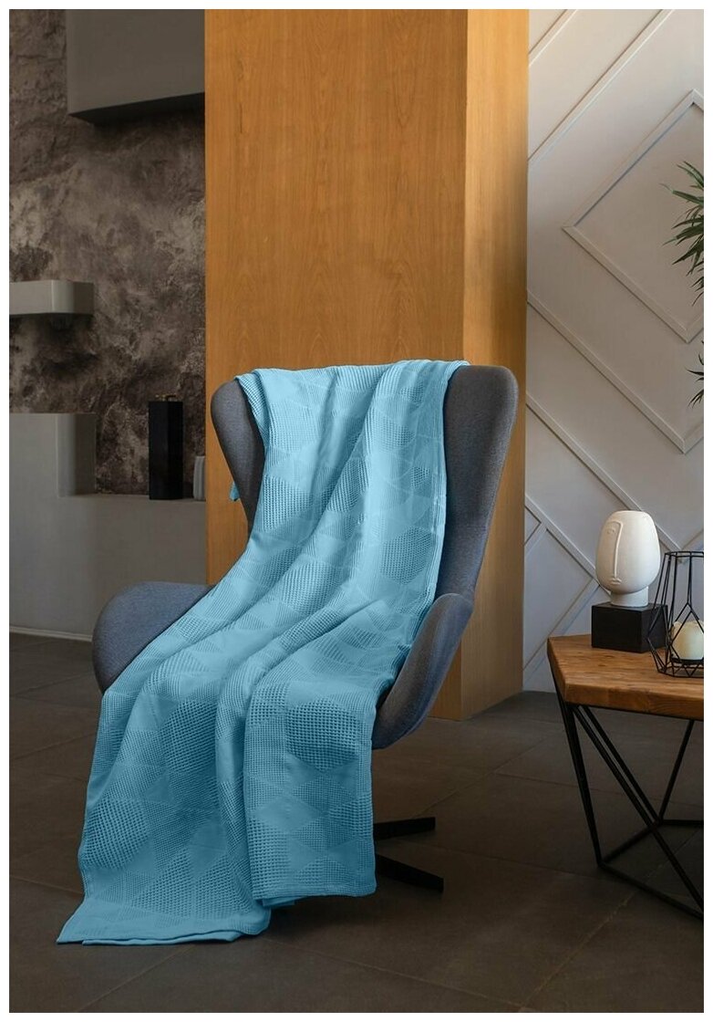 Жаккардовый плед LOVEME 220х190см на диван или кровать, цвет голубой - фотография № 10