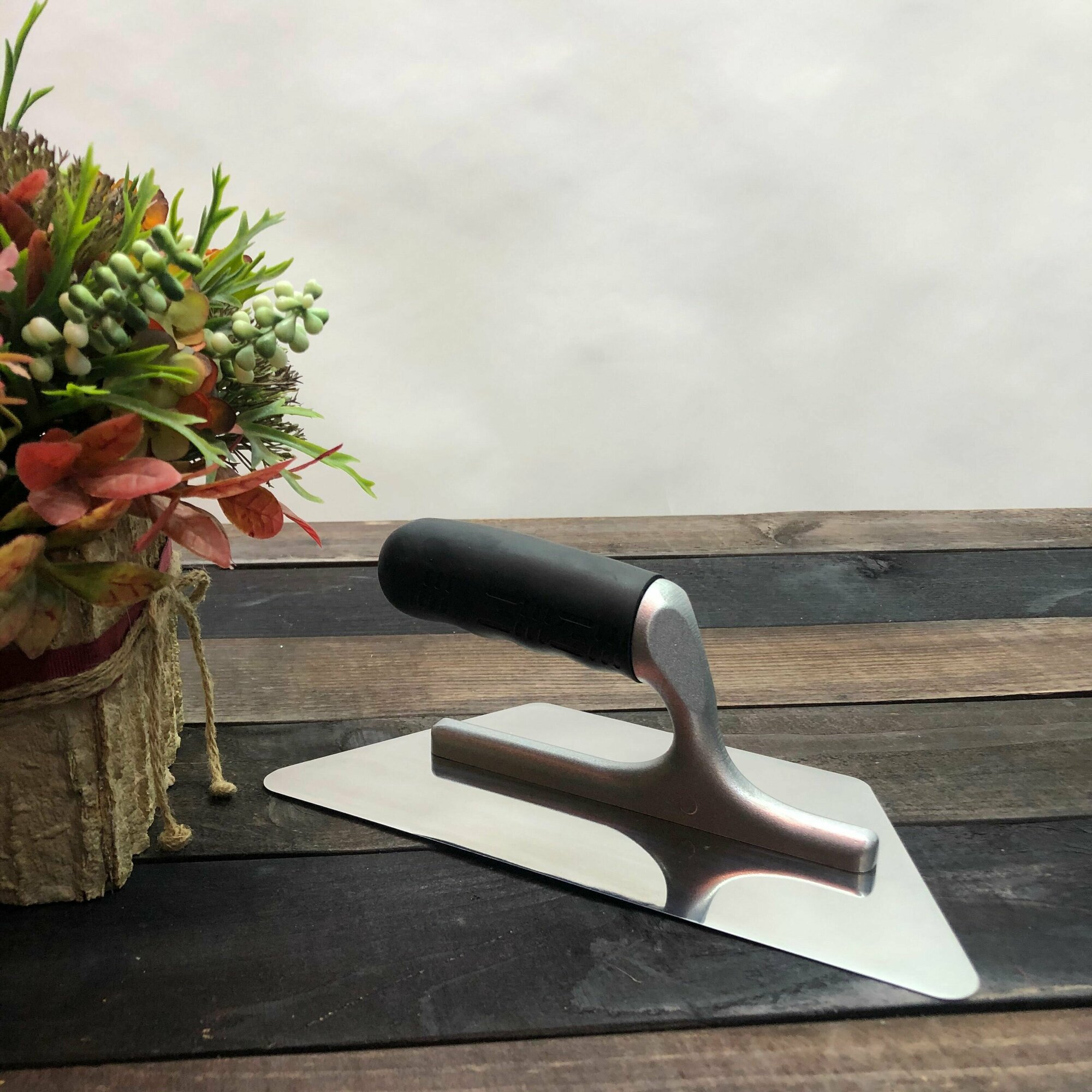 фото Кельма венецианская из нержавеющей стали для декоративной штукатурки трапеция серебристая