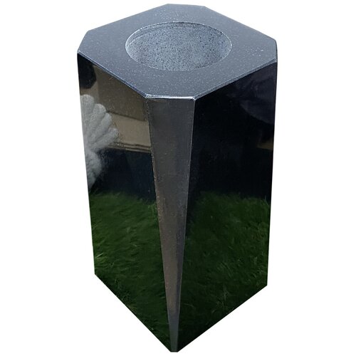 Ваза из натурального гранита