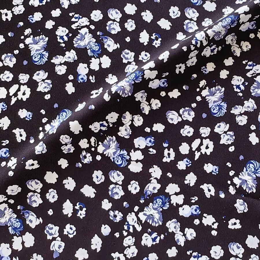 Ткань плательная вискоза, штапель твил для шитья юбки, платья, рубашки, черный с розочками, 1 м х 148 см