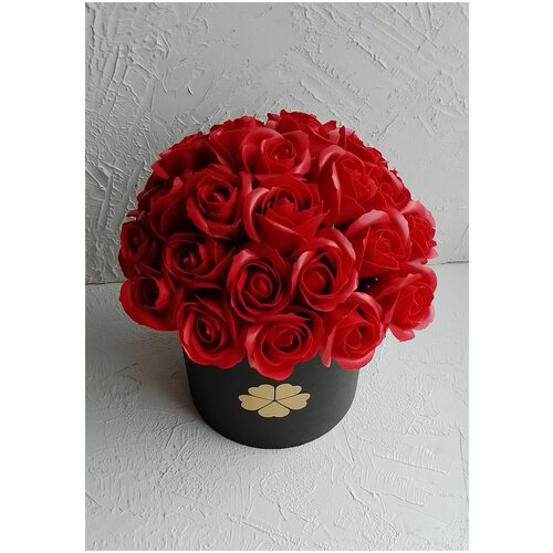 Пышный букет из красных мыльных роз в шляпной коробке (29 штук). Подарок подруге на День Рождения, маме на 8 марта. Мыльные цветы, розы