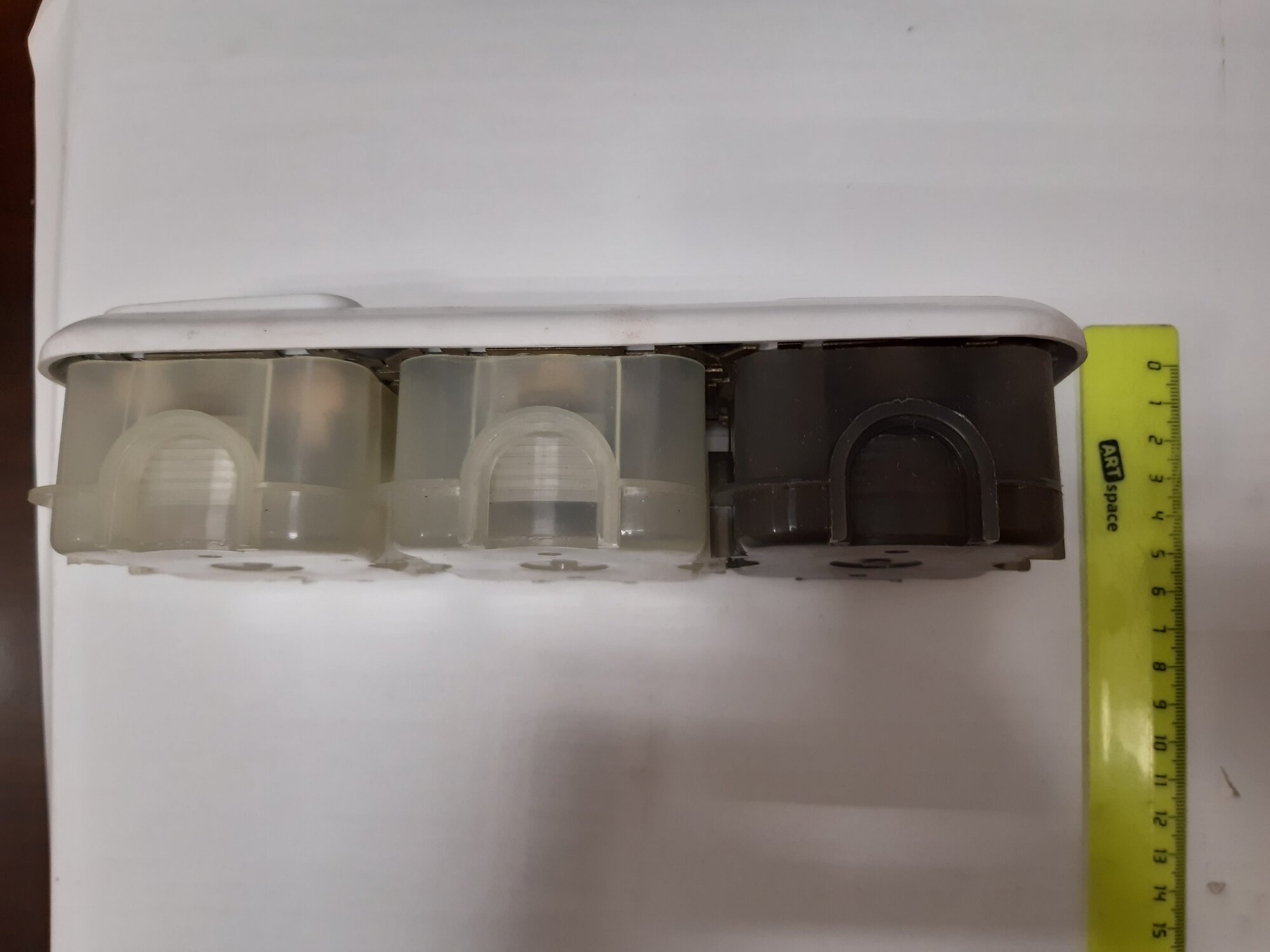 Блок 1-выключатель, 2-розетки с заземлением — фото 1