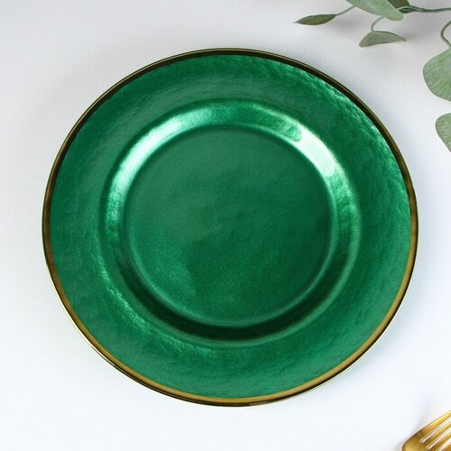 Тарелка стеклянная обеденная «Эмеральд», d=27 см, цвет зелёный с золотой отводкой