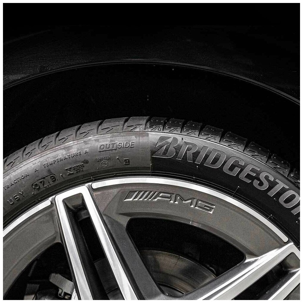 Чернитель шин LAVR Tire shine 650 мл.