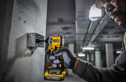 DeWalt DCF850E2T-QW Ударный гайковерт + 2 батареи Powerstack + ЗУ - фотография № 2