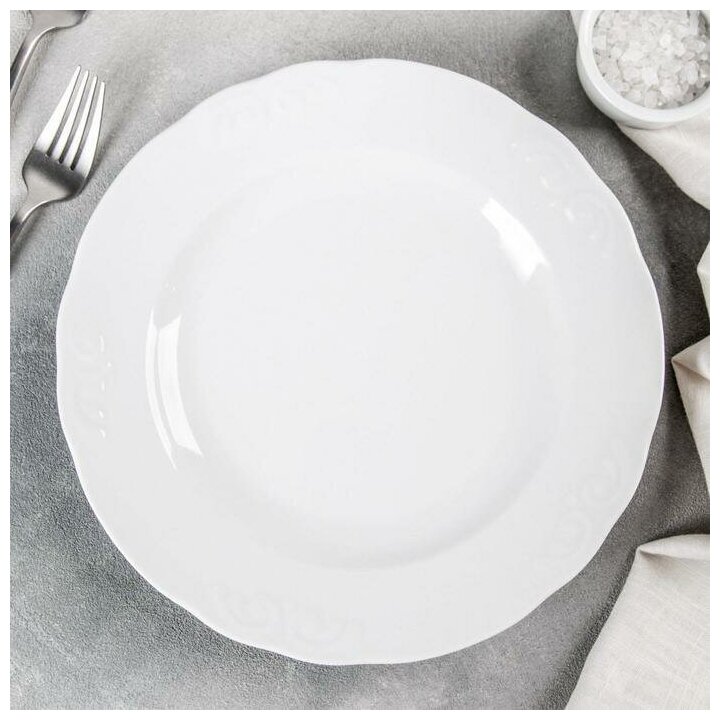 Тарелка мелкая "Надежда", 24 см, цвет белый, фарфоровые тарелки, тарелки плоские для подачи