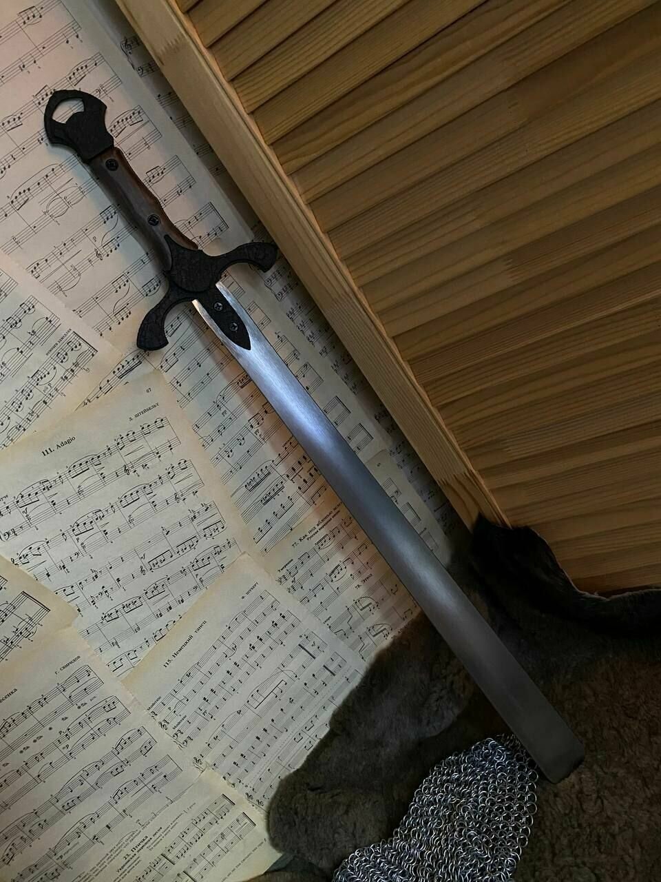 Ложка для обуви металлическая / рожок для обуви, меч лопатка черный дракон с крючком Нуар обувной, длинный 80 см