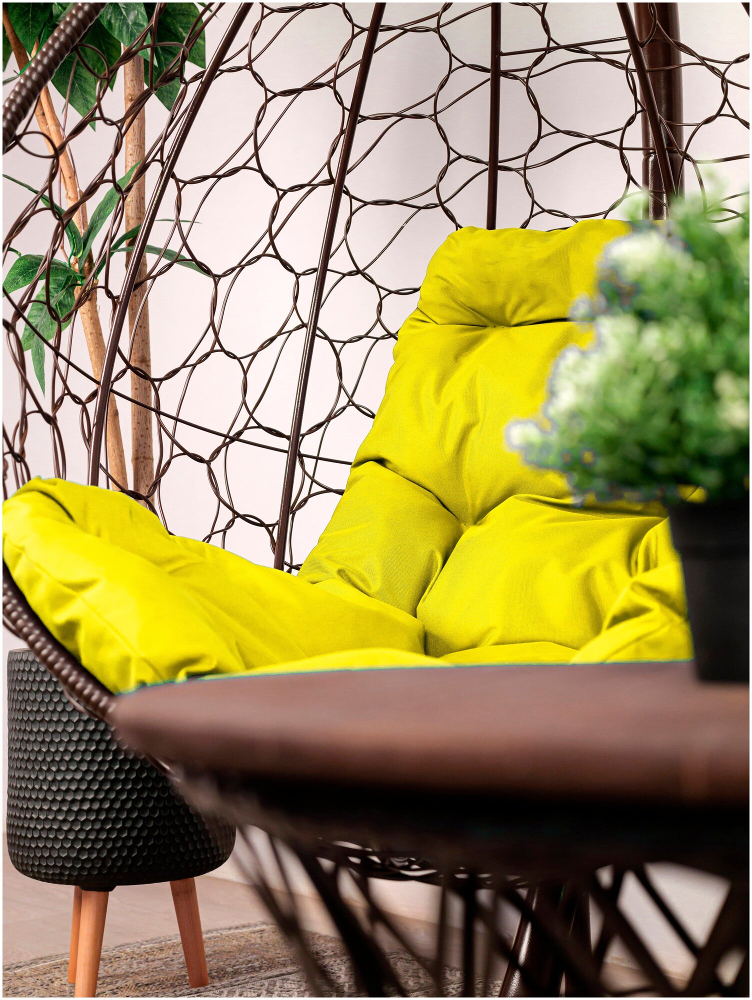 Подвесное кресло M-Group капля ротанг коричневое, желтая подушка - фотография № 2