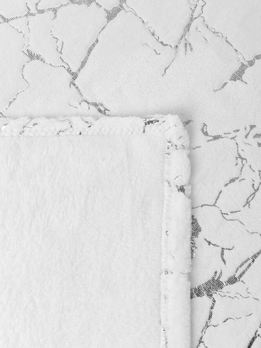 Плед TexRepublic Мрамор 200х220 см, размер Евро, велсофт, покрывало на кровать, теплый, мягкий, белый, однотонный - фотография № 4