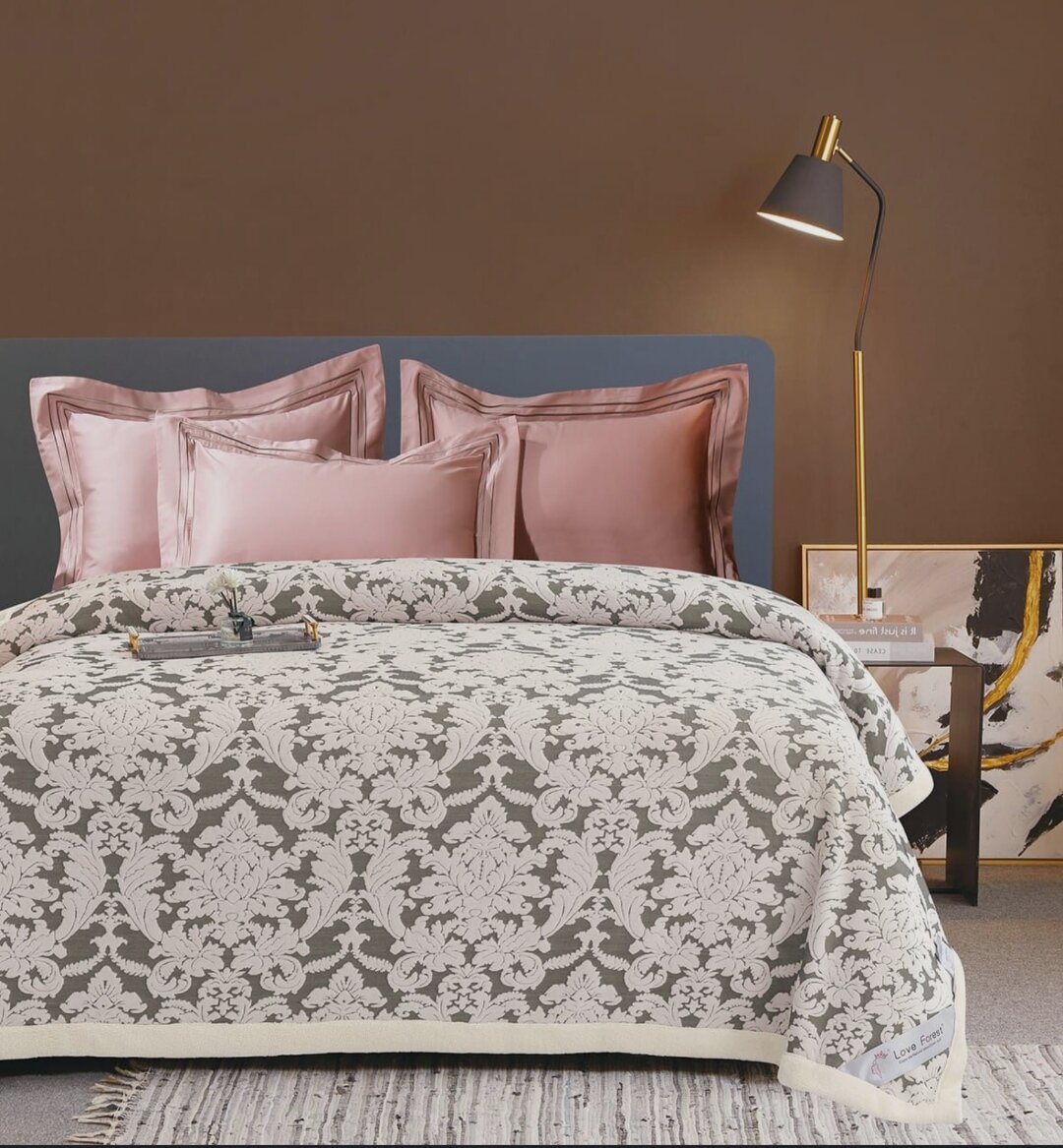 фото Покрывало с наволочками 50*70, стеганое, 220*240, однотонное