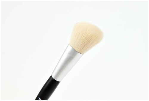 Provoc Angled Contour Brush Кисть для сухой коррекции лица