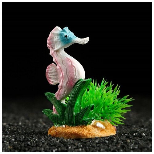 Декор для аквариума Морской конёк на подставке 5 х 45 х 85 см 752₽