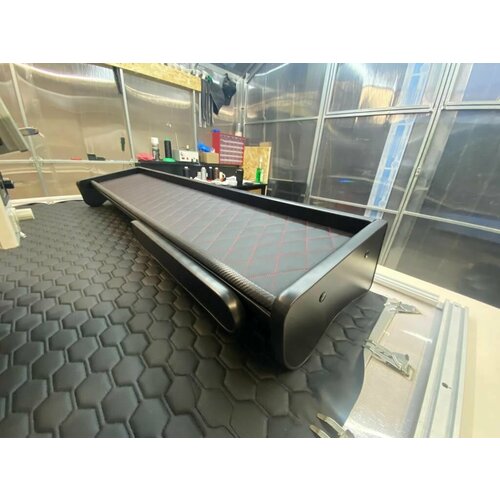 Столик в грузовик для MAN TGX Чёрная экокожа Красный ромб 10347₽