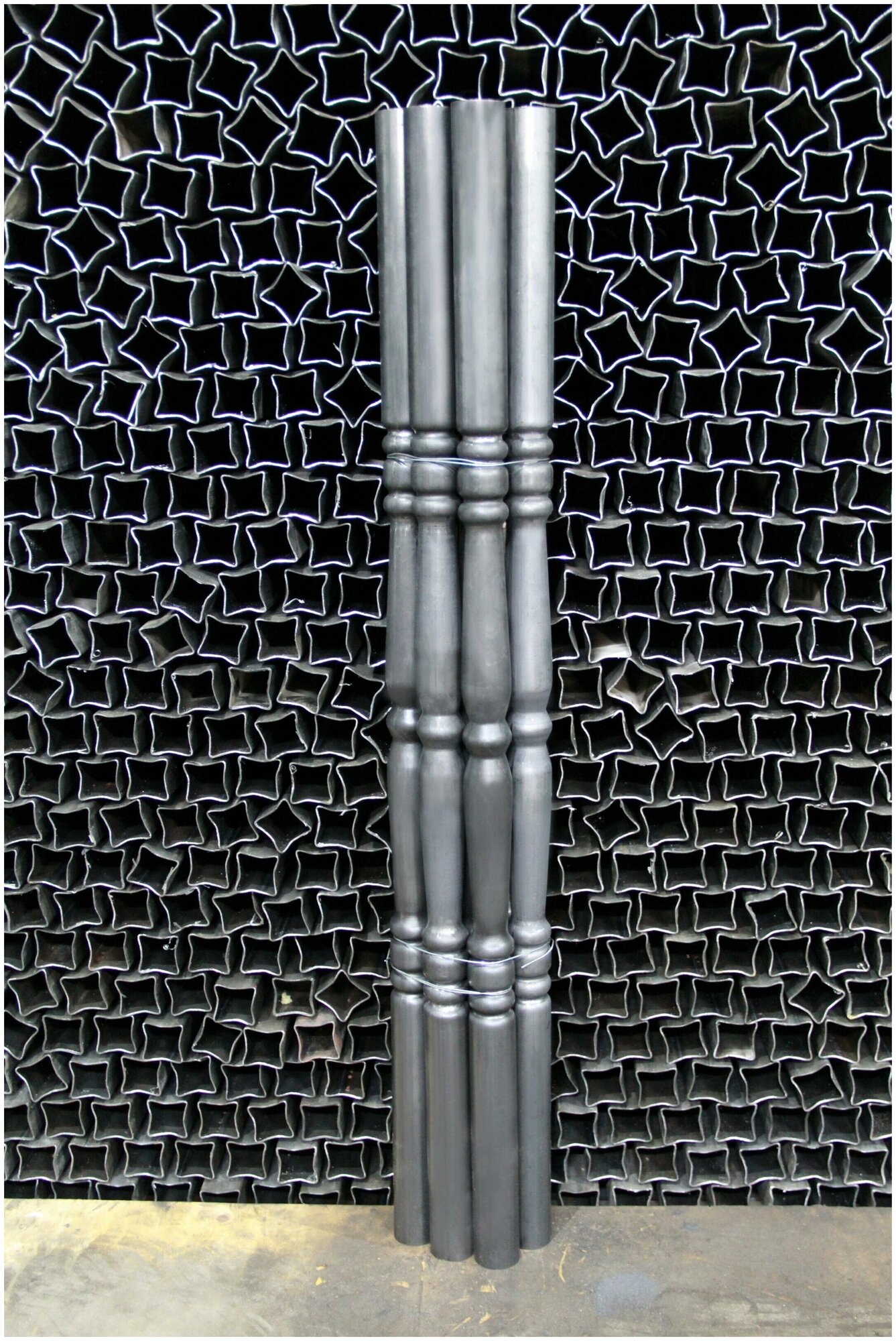 Набор балясин кованых металлических Royal Kovka, 9 шт., диаметр 42 мм, круглые окончания диаметром 42 мм, арт. 42.5 В.КР 9 - фотография № 2