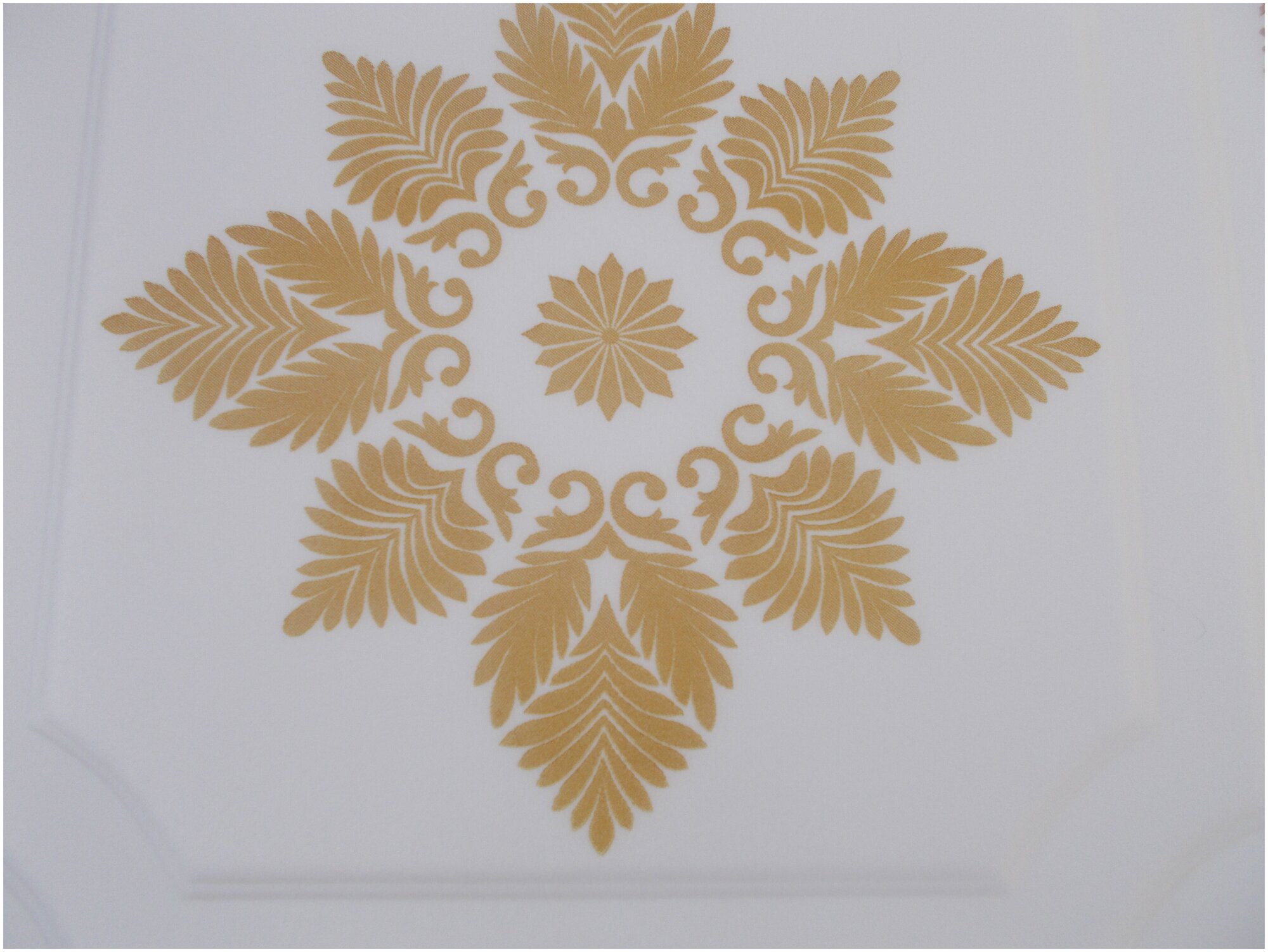 Плитка потолочная экструдированная с золотым рисунком из полистирола - фотография № 4