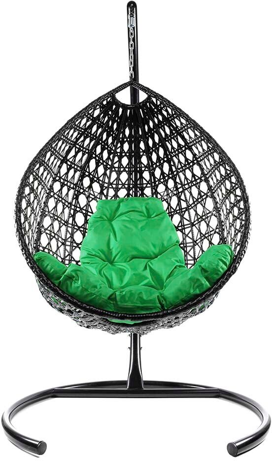 Подвесное кресло из ротанга "Капля Люкс" чёрное с зелёной подушкой M-Group
