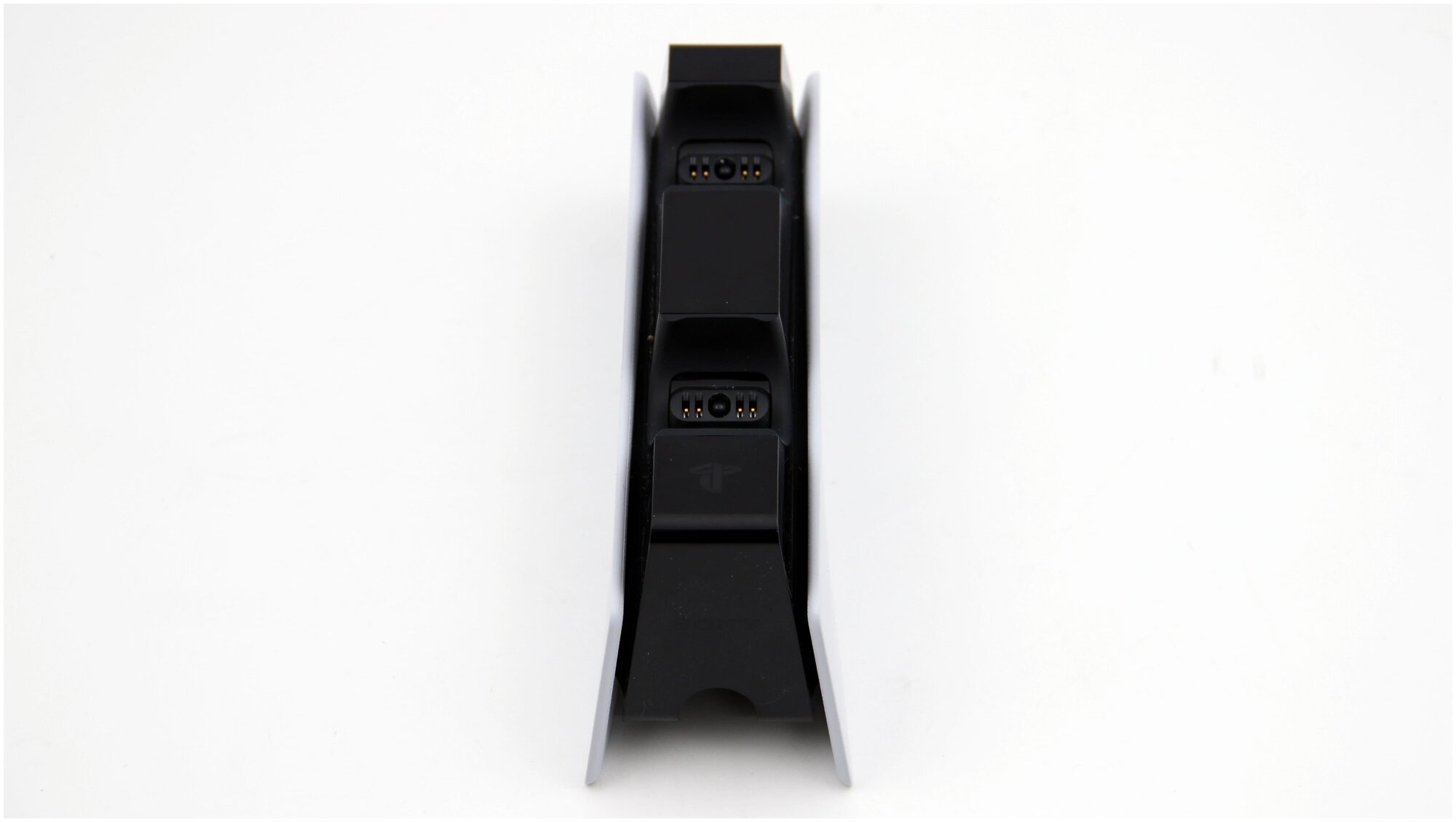 Sony зарядная станция DualSense на два геймпада для PS5, белый/черный, 1 шт. - фотография № 10