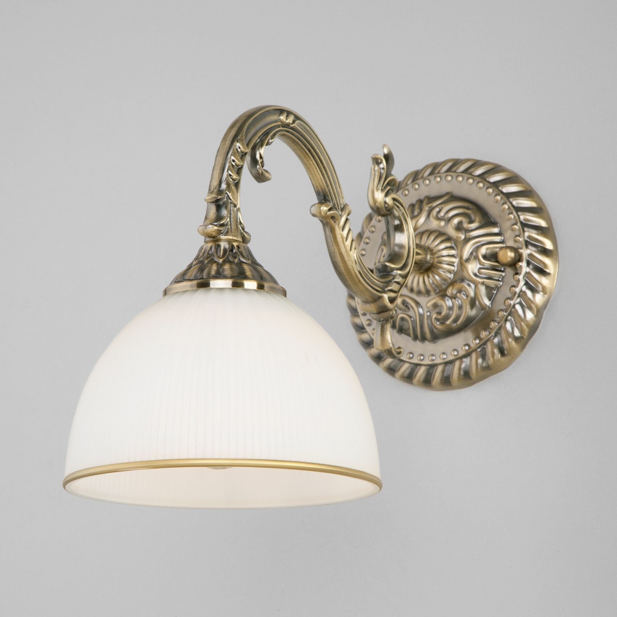 Бра / Настенный светильник со стеклянным плафоном Eurosvet 60106/1 античная бронза