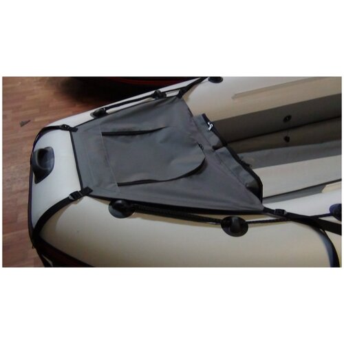 фото Огромная носовая сумка для лодки длиной от 4.2м, красная трое в лодке