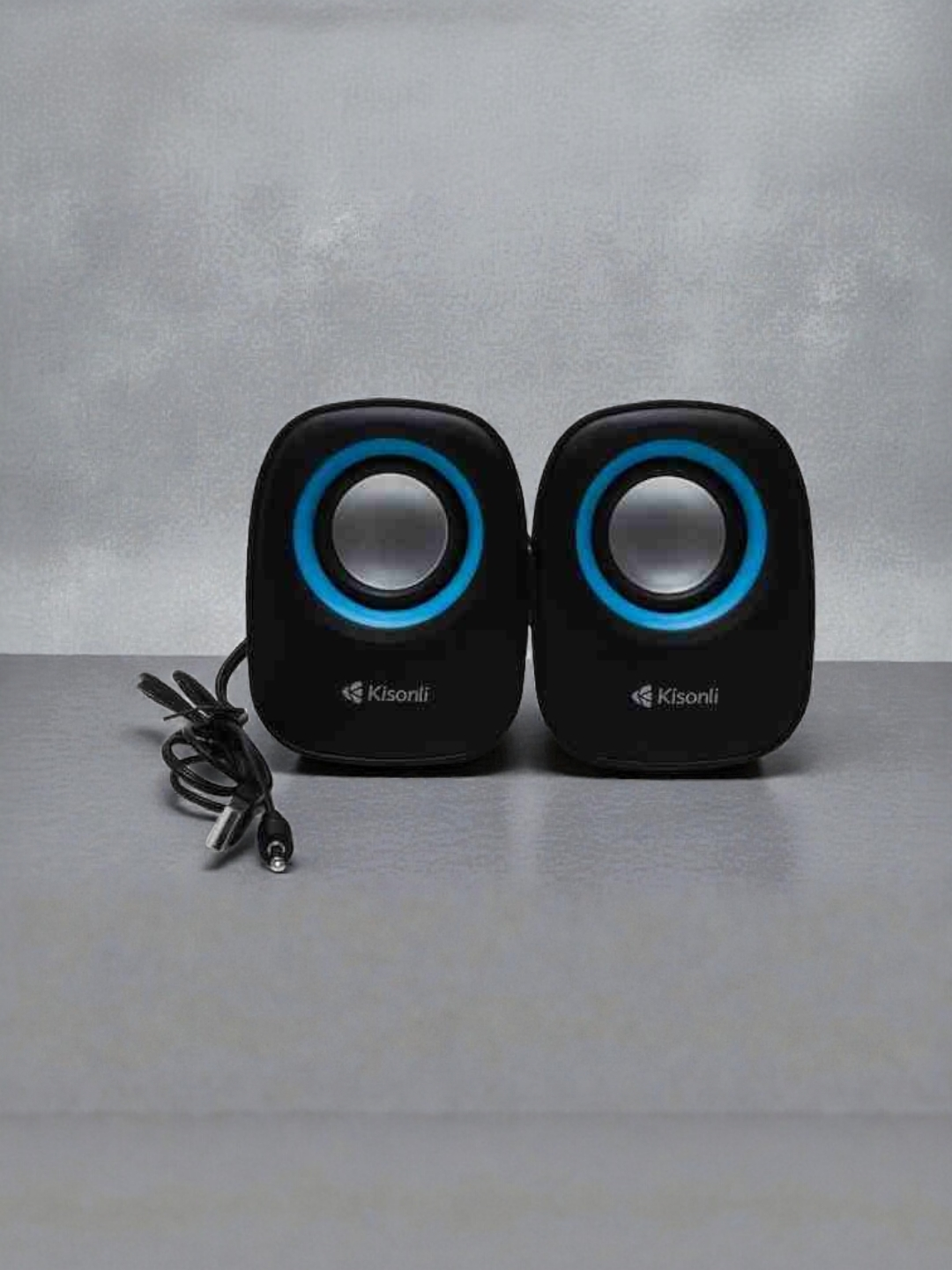 Kisonli V350 проводная колонка: мощный, чистый и надежный звук. Подключение к устройствам простое и удобное.