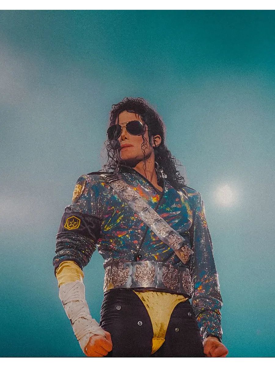 Картина на стену на холсте Dangerous World Tour.